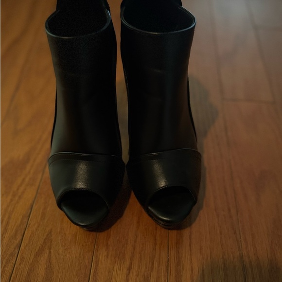 Elegant Black Peep-Toe Ankle Boots - Picture 5 of 6